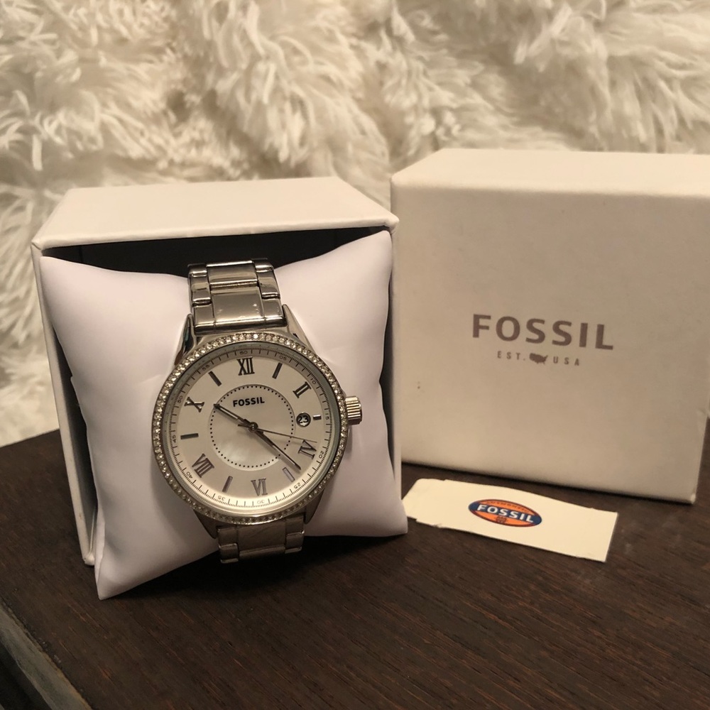 Fossil Watch-Mother of Pearl on face-Pretty!🕰